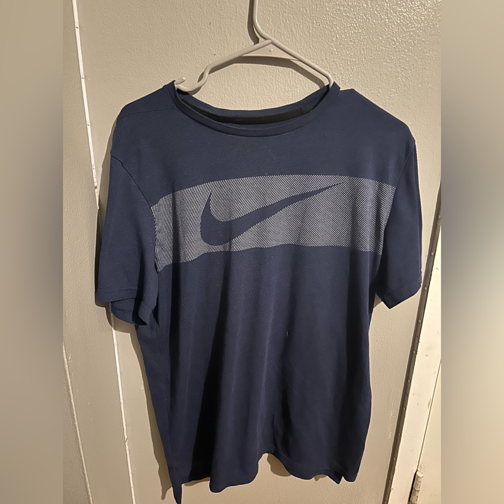 nike dri-fit shirt size large in mens